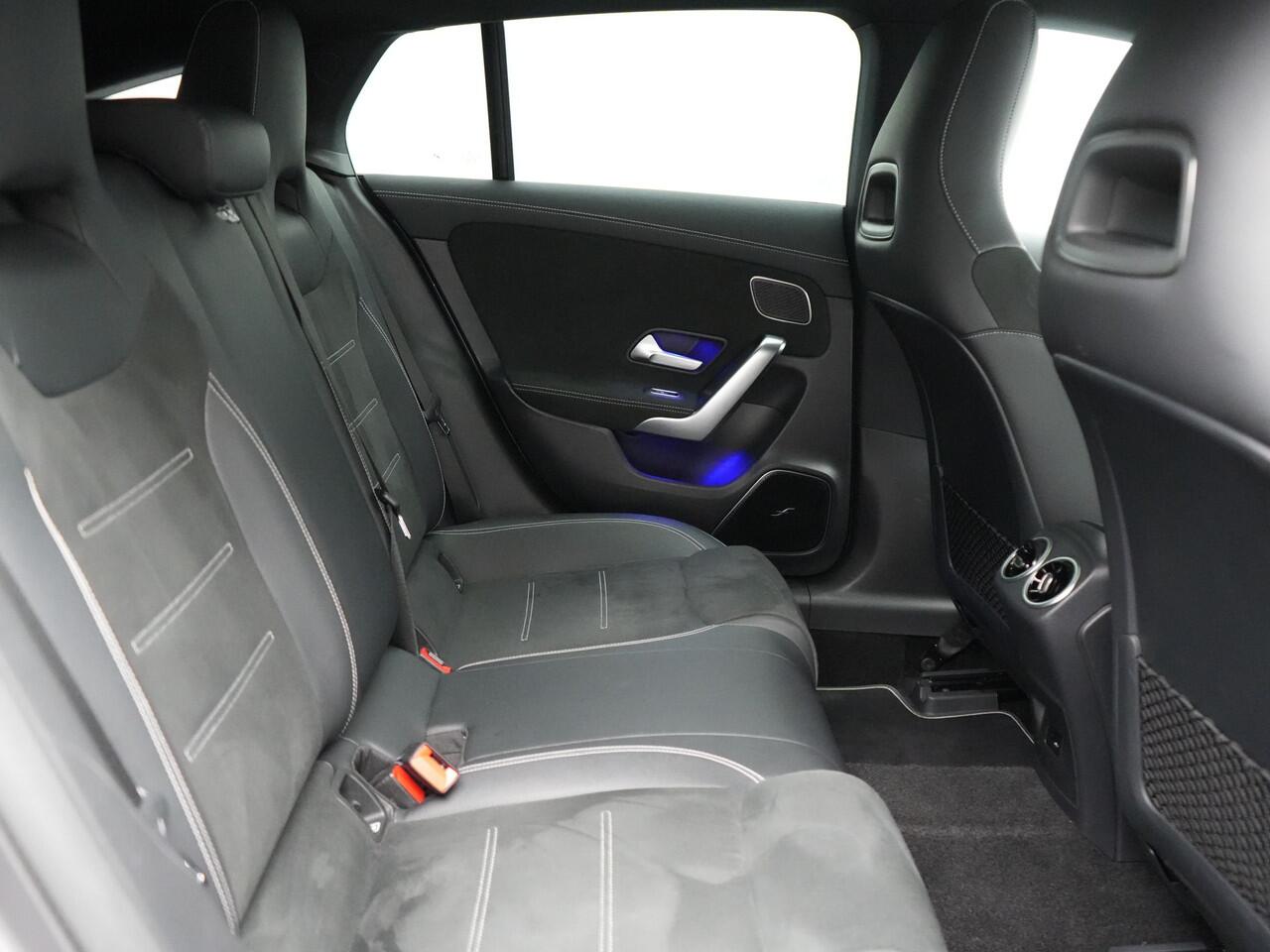 Mercedes-Benz CLA-KLASSE Shooting Brake 250 e AMG Plug In Hybrid 218pk Dealer O.H PHEV | Trekhaak Af Fabriek | Panodak | Burmester Sound | Adaptive Cruise | Alcantara Sportstoelen Verwarmd | Sfeerverlichting | WideScreen | Navigatie |