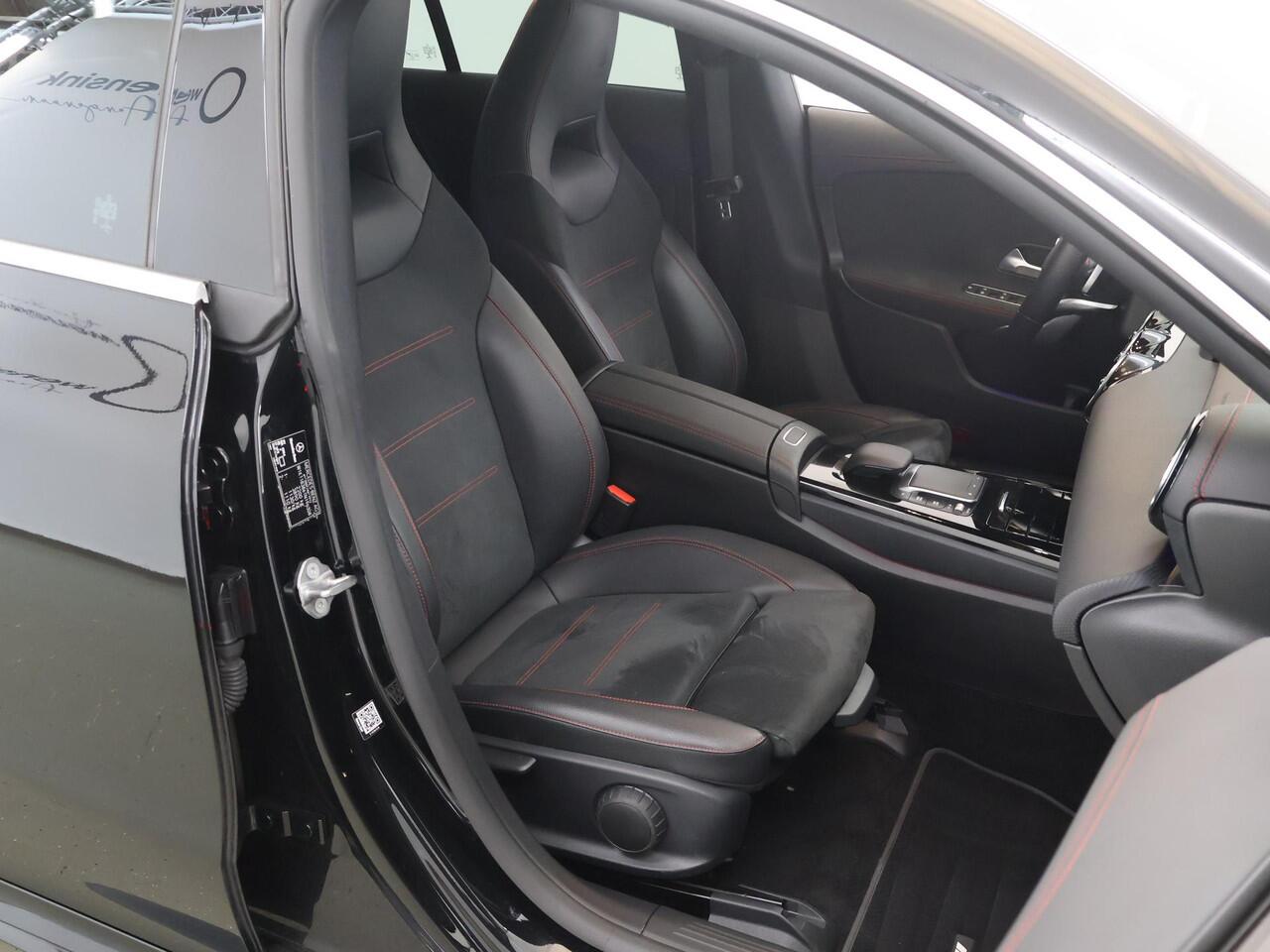 Mercedes-Benz CLA-KLASSE 250 e Business Solution AMG Limited | AMG | Apple carplay | Stoelverwarming |