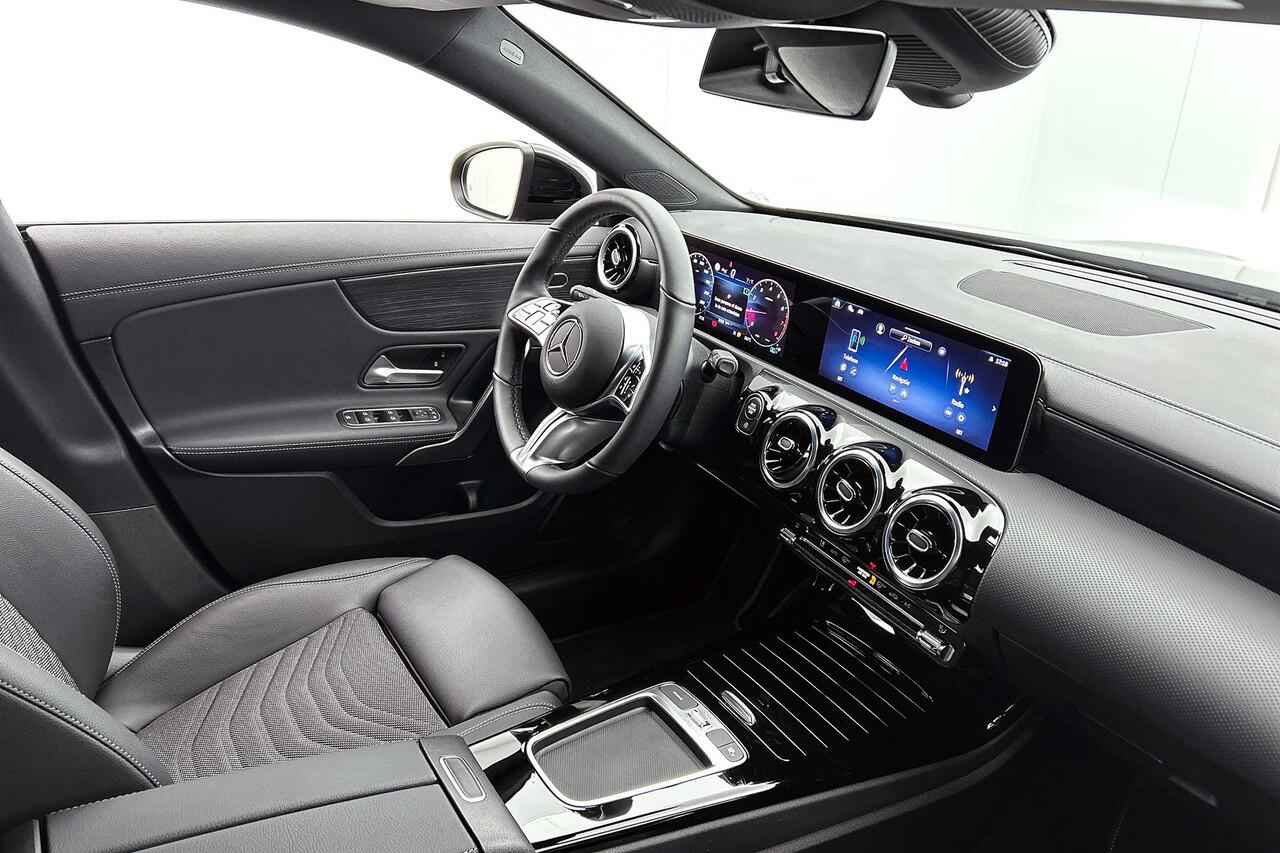 Mercedes-Benz CLA-KLASSE Shooting Brake 180 Business Solution 18", stuur- en stoelverw.