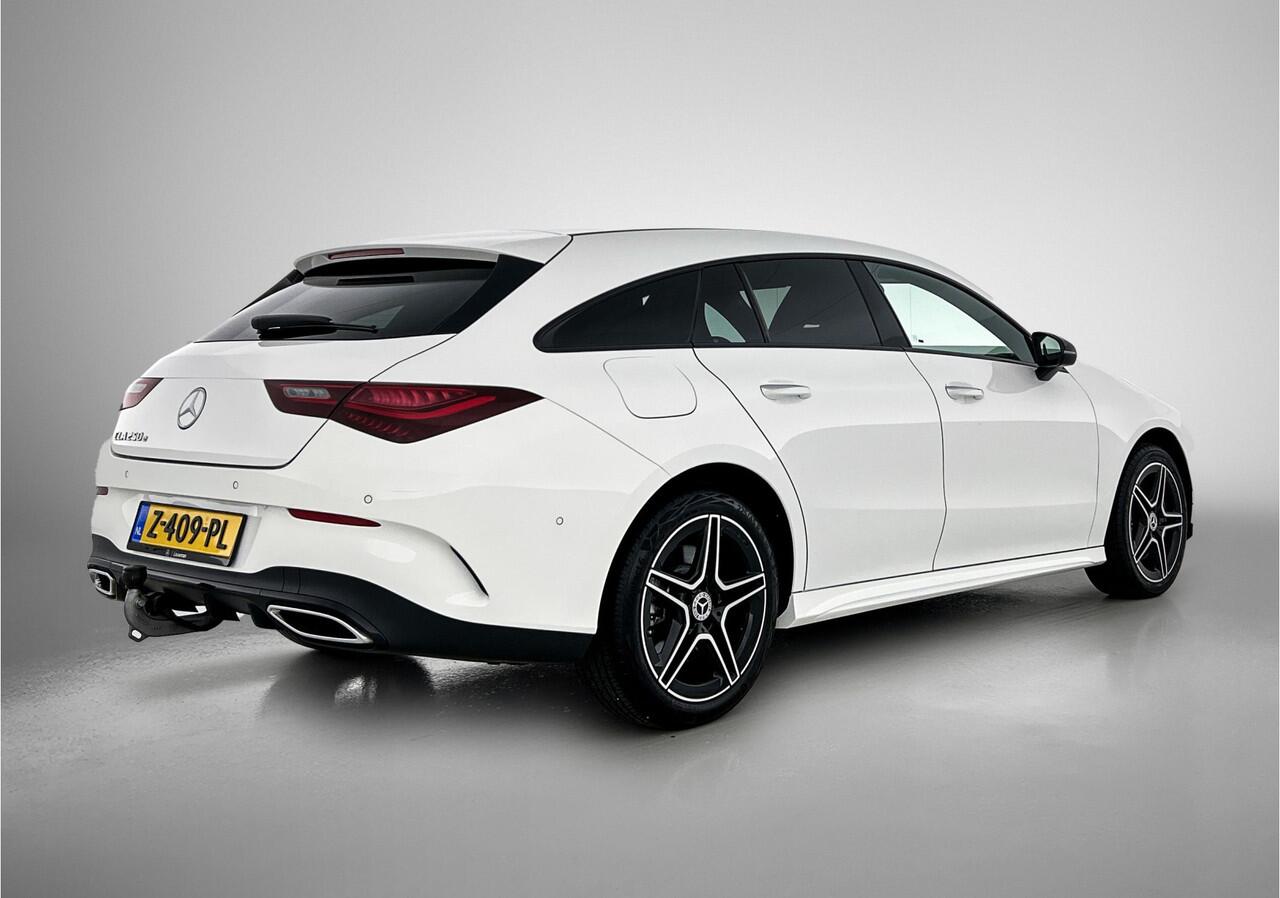 Mercedes-Benz CLA-KLASSE Shooting Brake 250 e AMG Plug-In Hybride AMG Line | Night Pakket | Trekhaak | Sfeerverlichting | Ledkoplampen | Achteruitrijcamera | KeyLess-Go. Inclusief 24 maanden MB Certified garantie voor Europa.