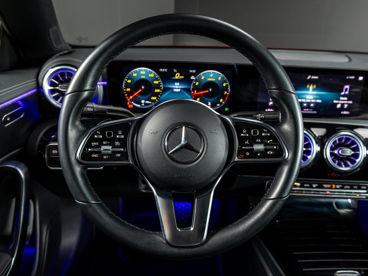 Mercedes-Benz CLA-KLASSE Coupé 180 Luxury Line Premium | Panorama dak