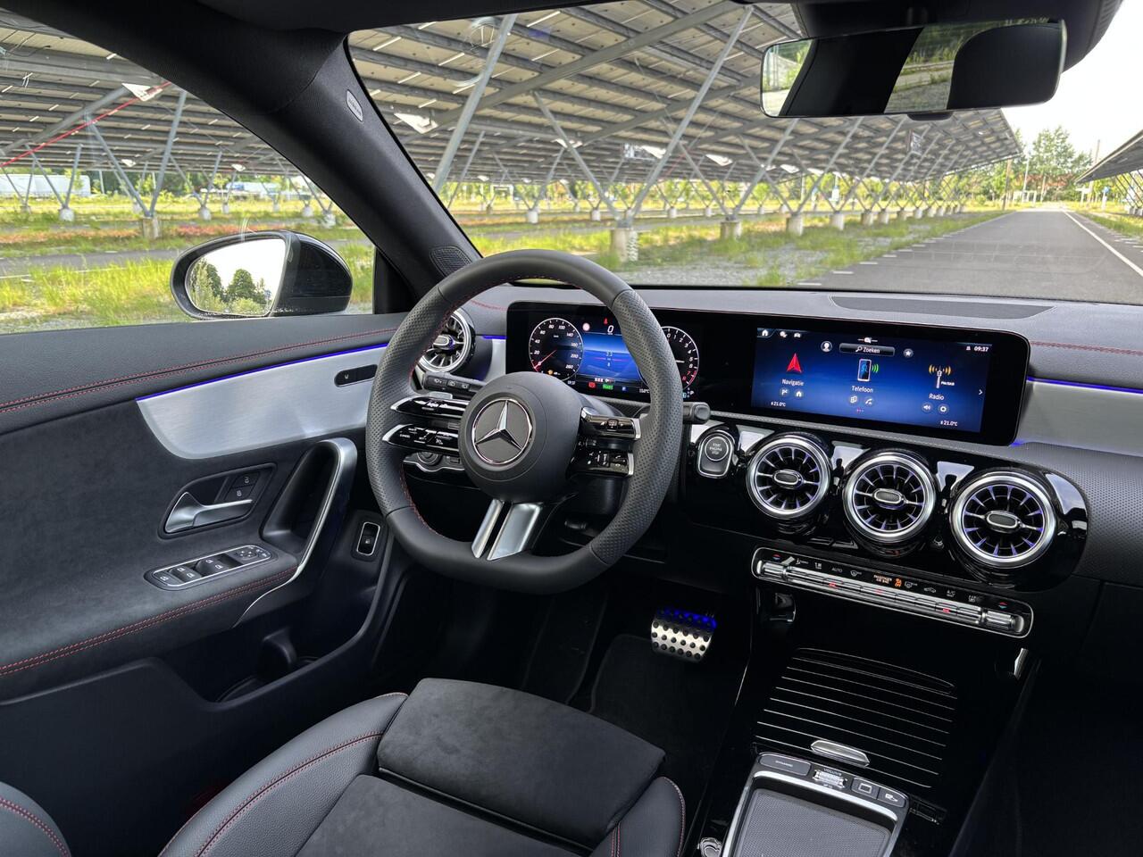 Mercedes-Benz CLA-KLASSE Shooting Brake 250 e Business Solution AMG | Night | Panoramadak | 360 camera | Sfeerverlichting | Apple carplay | Stoelverwarming |