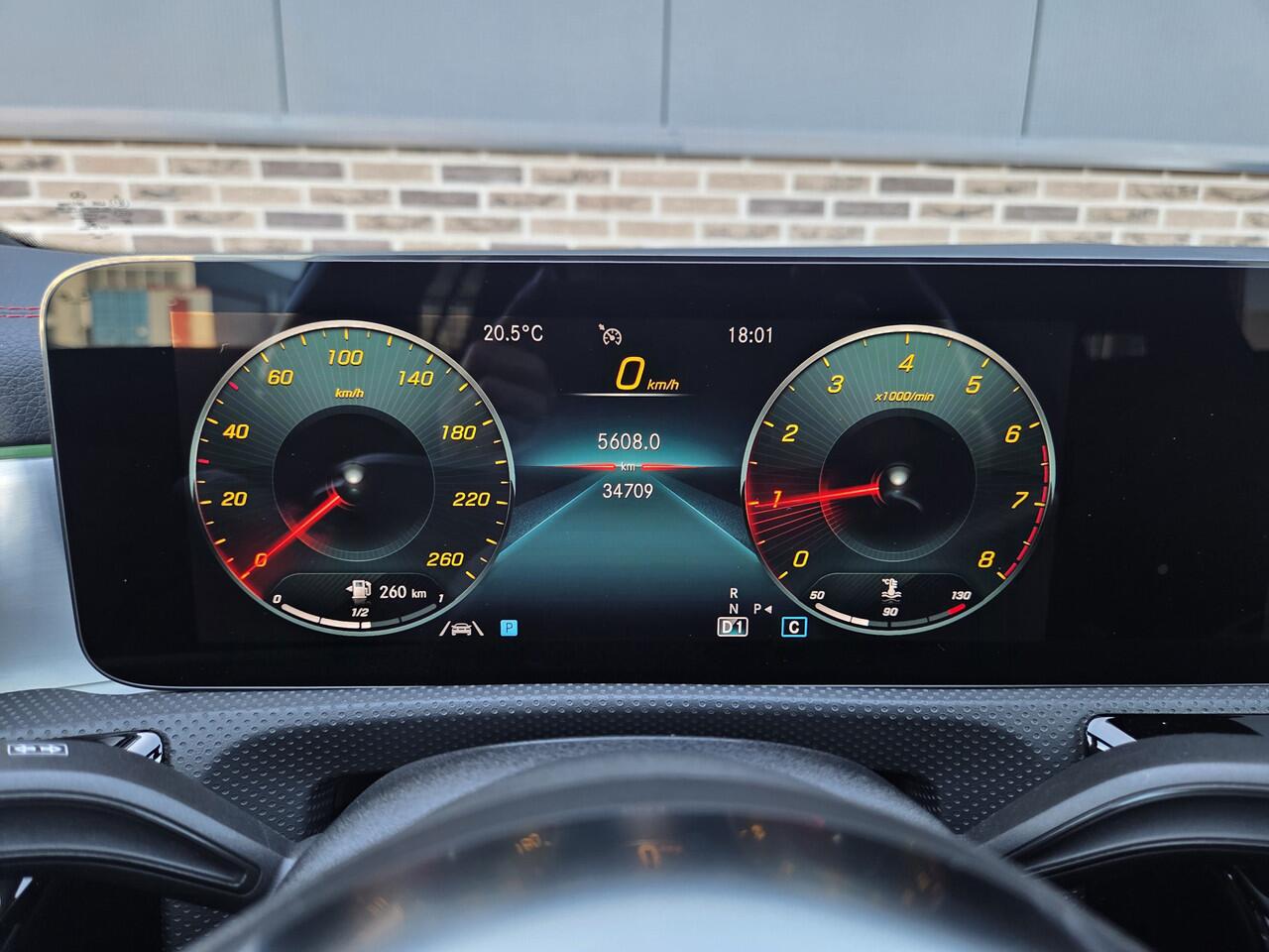 Mercedes-Benz CLA-KLASSE Shooting Brake,Camera,Led,Keyless,parelmoer wit. 200 AMG Line