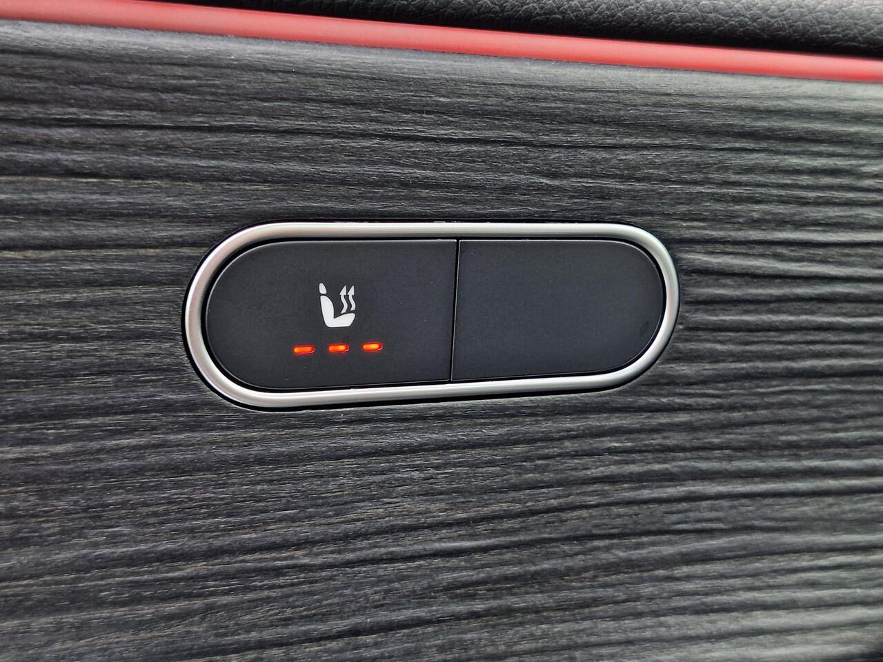 Mercedes-Benz CLA-KLASSE Shooting Brake 180 AMG | Matgrijs | Nightpakket | Panoramadak | Dodehoekassistent | Apple CarPlay | Android Auto | Sfeerverlichting | Stoelverwarming | Achteruitrijcamera | Elektrisch Inklapbare Buitenspiegels