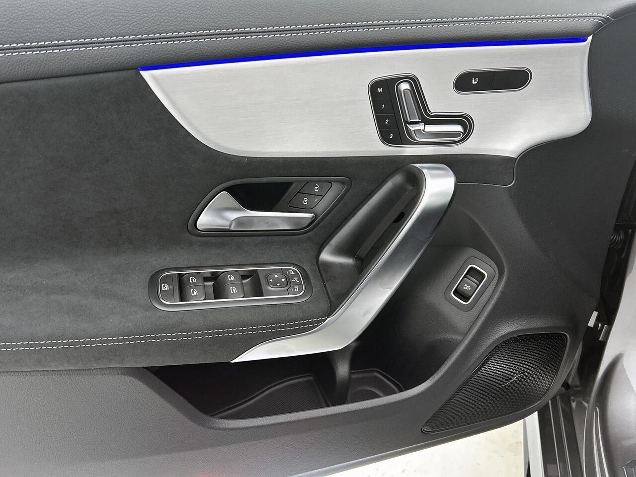 Mercedes-Benz CLA-KLASSE 180 Business Solution AMG | AMG Line Plus pakket | Head-up display | MBUX Augmented Reality Navigation | Memoryfunctie voorstoelen | 19" multispaaks velgen | Nightpakket |