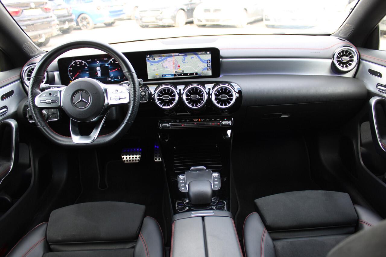 Mercedes-Benz CLA-KLASSE Shooting Brake 180 AUT7 AMG NIGHT PAKKET PANORAMADAK SFEER MEMORY KEY-LESS CARPLAY MULTIBEAM WIDESCREEN CAMERA