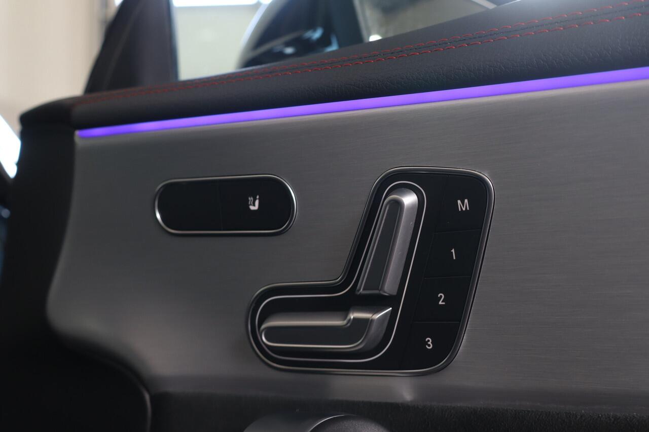 Mercedes-Benz CLA-KLASSE 200 Business Solution AMG NL-Auto!! Pano I Elek.Stoelen I Key-Less