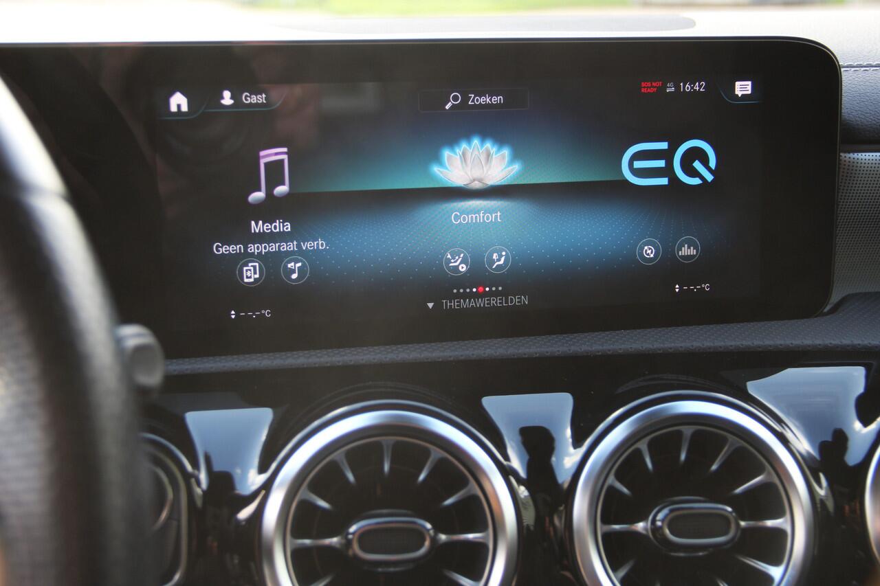 Mercedes-Benz CLA-KLASSE Shooting Brake 250e AMG Line Edition | Night | Pano-dak | Distronic+ | Memory | Widescreen | 360 Camera | CarPlay | Keyless Go | Sfeerverlichting | Matrix LED | Stoelverw | Navi | Spoorassistent | .....