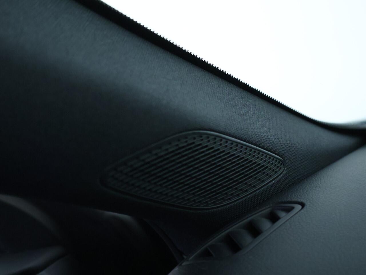 Mercedes-Benz CLA-KLASSE 180 AMG Nightpakket | Panoramadak | Sfeerverlichting | Memory | Keyless Go | Augmented Reality | Inclusief 24 maanden Mercedes-Benz Certified garantie voor Europa