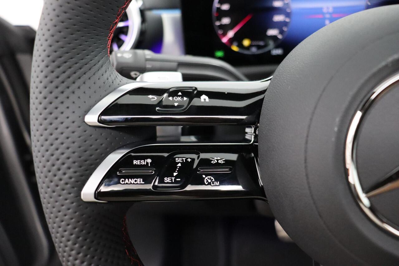 Mercedes-Benz CLA-KLASSE 180 AMG Line | Premium Pakket | Night Pakket | Panoramadak | MULTIBEAM LED Koplampen | Dodehoekassistent | Advanced Sound System | Sfeerverlichting |