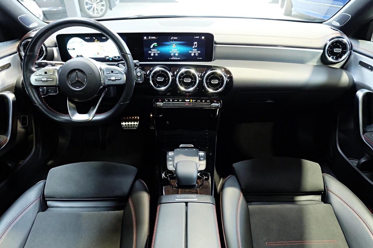 Mercedes-Benz CLA-KLASSE Shooting Brake 180 Advantage / AMG Line / Panodak / Burmester