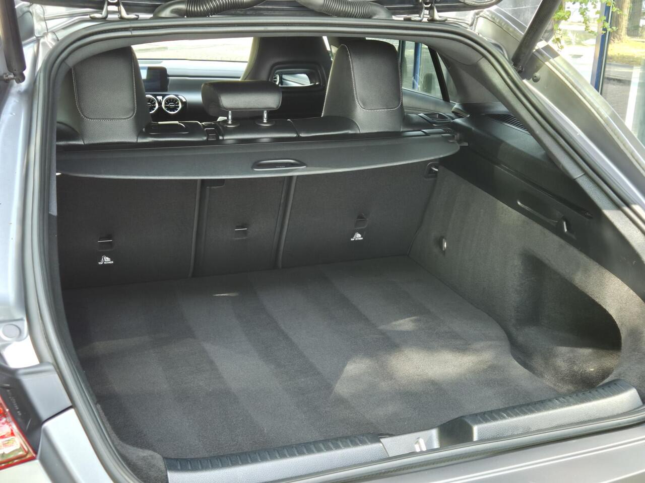 Mercedes-Benz CLA-KLASSE Shooting Brake 250 e Premium | Designo Mountaingrijs Magno | AMG LINE | ECC | PDC+Camera | Stoelverwarming |