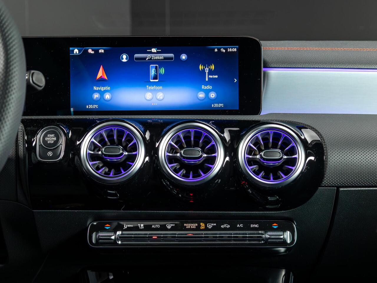 Mercedes-Benz CLA-KLASSE Shooting Brake 180 Star Edition AMG LIMITED Panorama dak