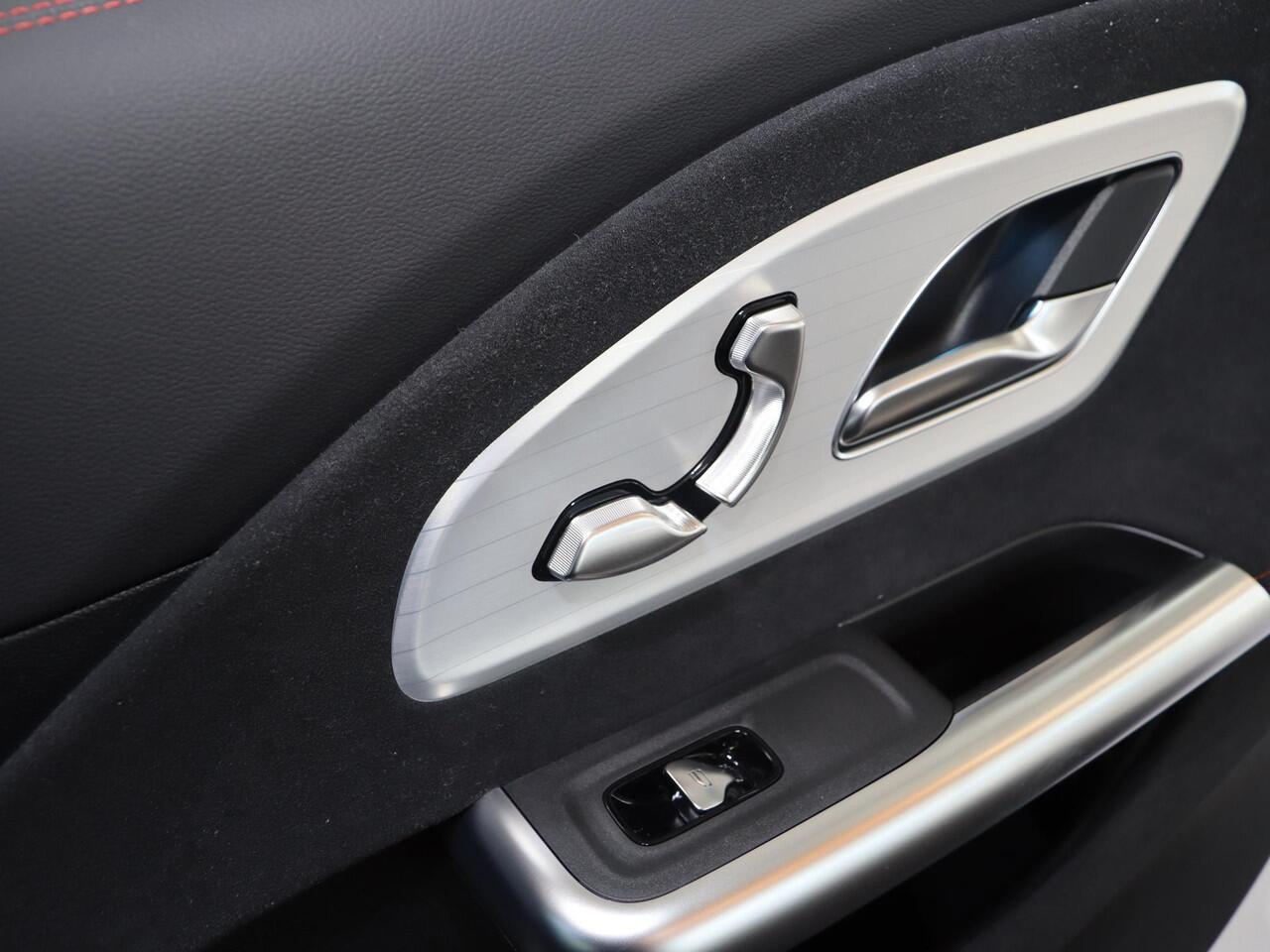 Mercedes-Benz CLA-KLASSE 250+ Launch Edition 85 kWh | Night | Panoramadak | Stoelverwarming | DISTRONIC | Achteruitrijcamera | Dodehoekassiste