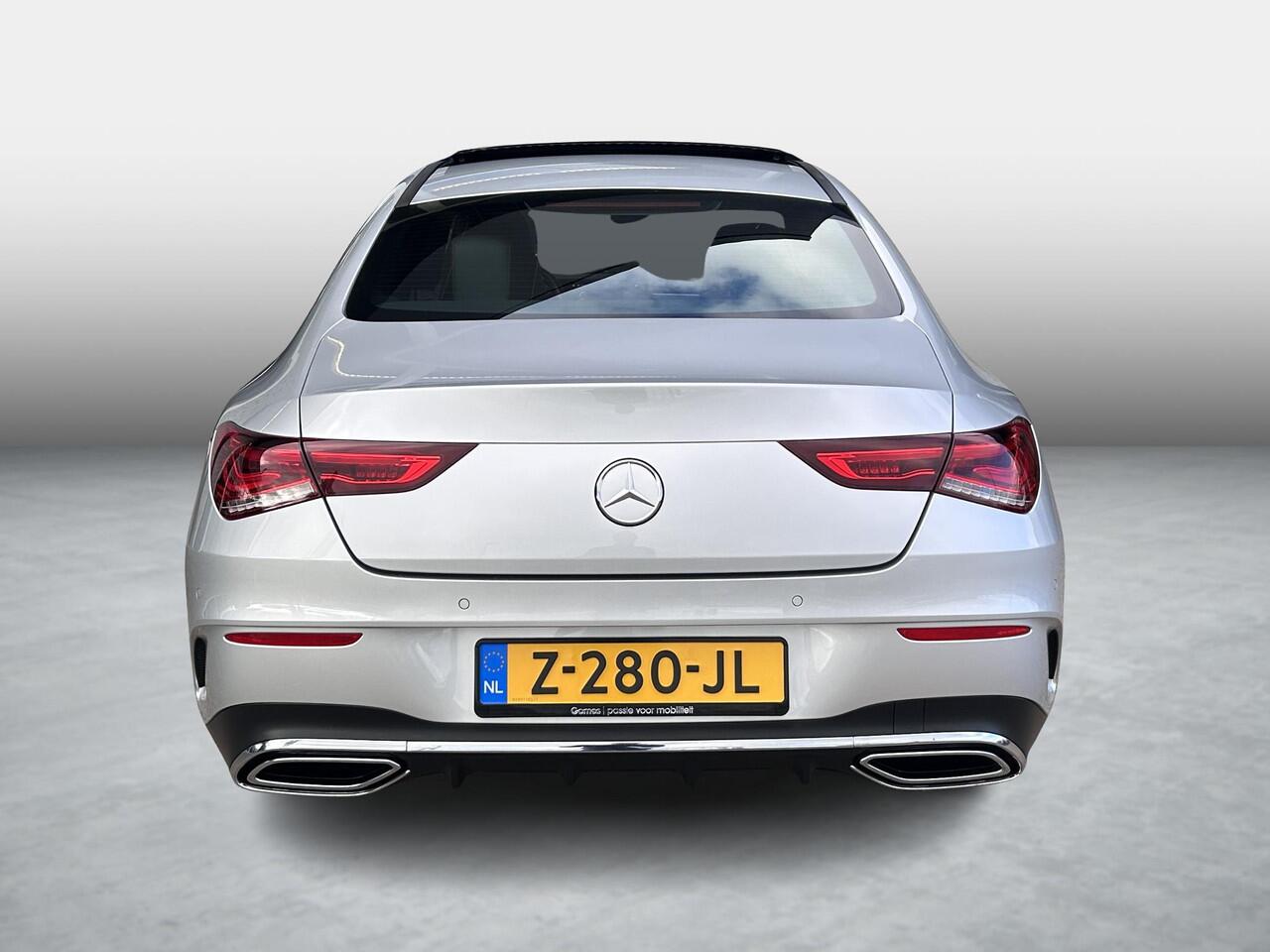 Mercedes-Benz CLA-KLASSE 180 | Panoramadak | AMG | Stoelverwarming