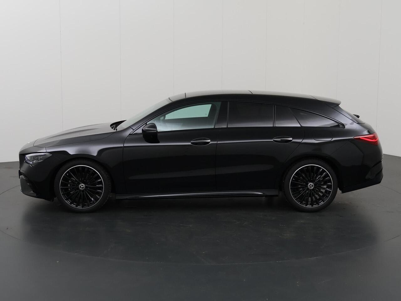 Mercedes-Benz CLA-KLASSE Shooting Brake 180 Business Solution AMG | Night Pakket | Panoramadak | 19" multispaaks velgen | 360 graden camera | Elekt. inklapbare trekhaak |