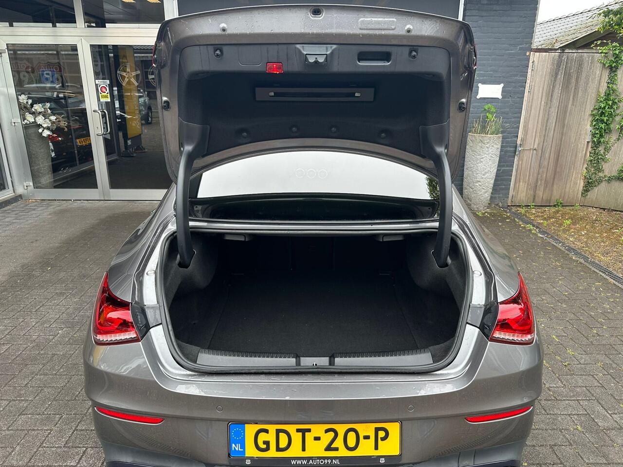 Mercedes-Benz CLA-KLASSE 180 AMG SFEER / BURMESTER / STOELVERWARMING / DEALER ONDERHOUDEN / CAMERA