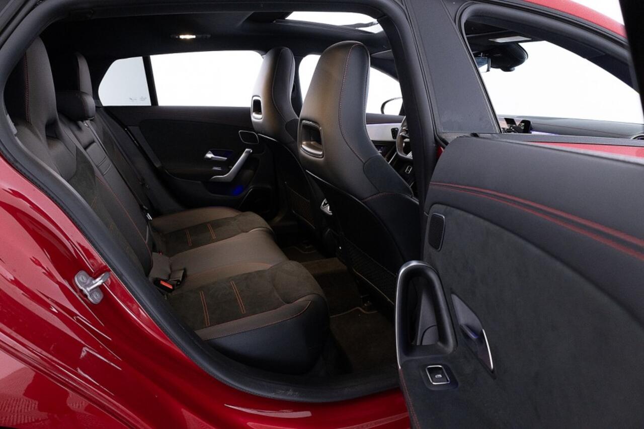 Mercedes-Benz CLA-KLASSE 250 Shooting Brake e AMG Line | PANORAMADAK | LED | SFEER ? 1e Eigenaar