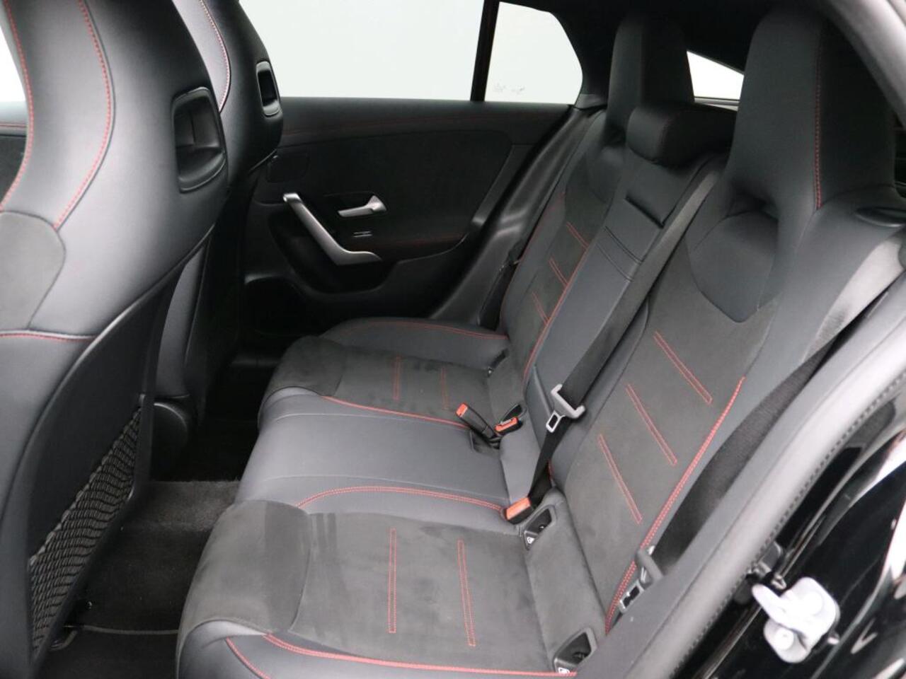 Mercedes-Benz CLA-KLASSE Shooting Brake 250 e Star Edition AMG Line Plus AMG Line | Night Pakket |Panorama Schuif-Kanteldak | Memory Stoelen | Head-up display | Parkeerpakket met 360°-camera. Inclusief 24 maanden Mercedes-Benz Certified garantie voor Europa.