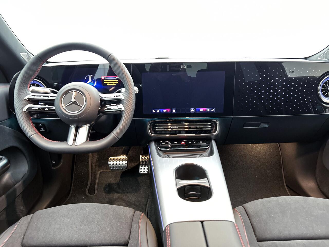 Mercedes-Benz CLA-KLASSE 250+ Launch Edition 85 kWh Trekhaak | Adaptieve Cruisecontrol | Multibeam LED | Panoramadak | Antidiefstal pakket URBAN GUARD | Warmtepomp | Memorypakket |