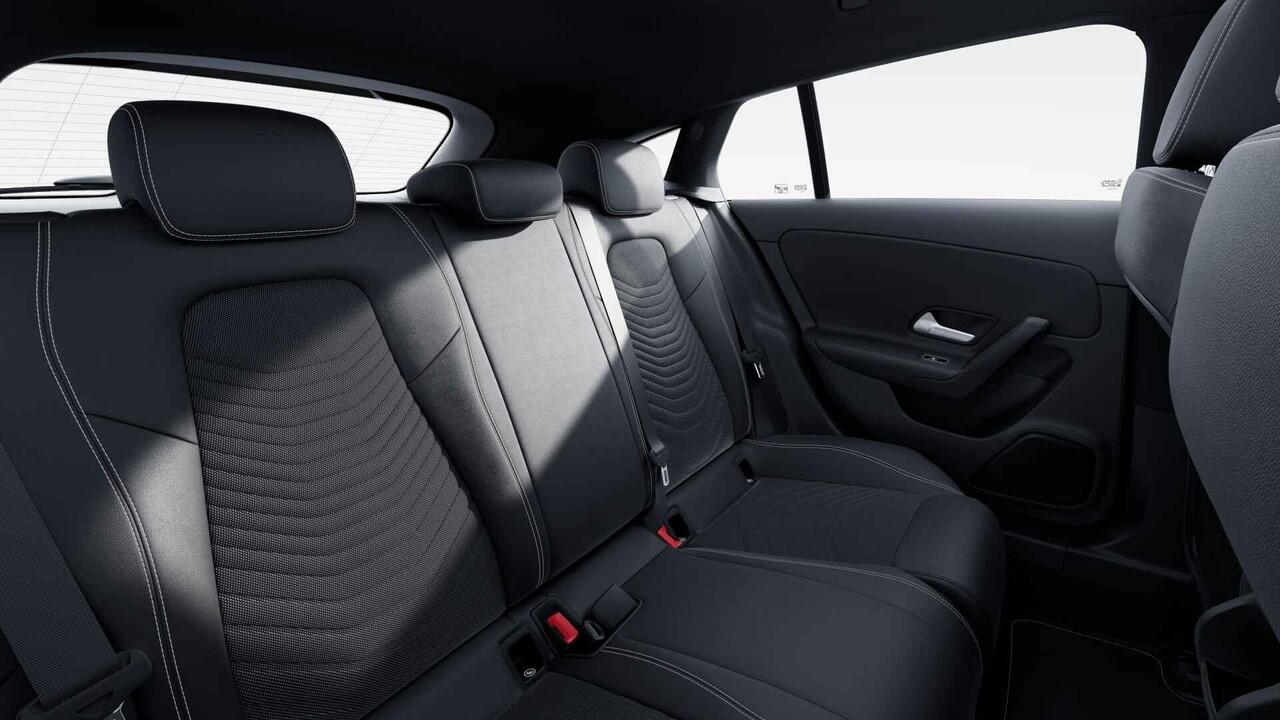 Mercedes-Benz CLA-KLASSE Shooting Brake 180 Star Edition | Voorstoelen verwarmd | Achteruitrijcamera | LED koplampen |