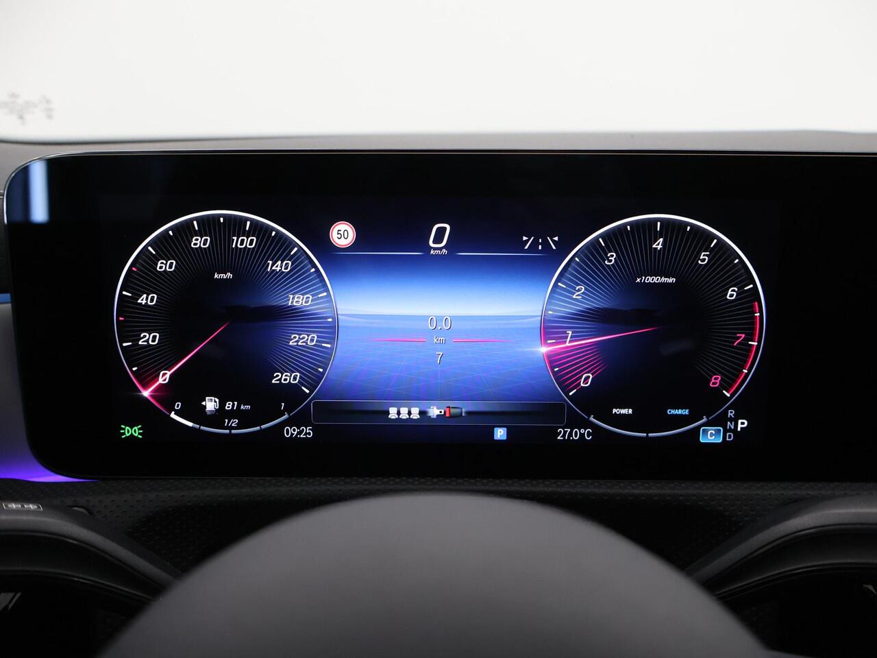 Mercedes-Benz CLA-KLASSE 180 Business Solution AMG | Panoramaschuifdak | AMG Line Plus | Head-up display | Nightpakket | 360° camera | Dodehoekassistent |