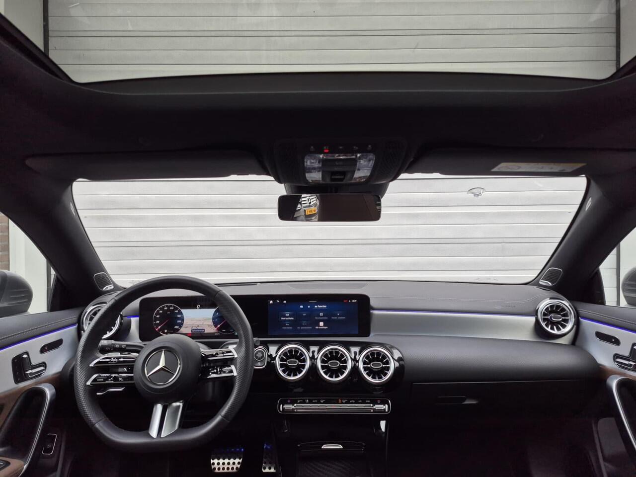Mercedes-Benz CLA-KLASSE Shooting Brake 180 AMG Line | Panoramadak | Bruin interieur