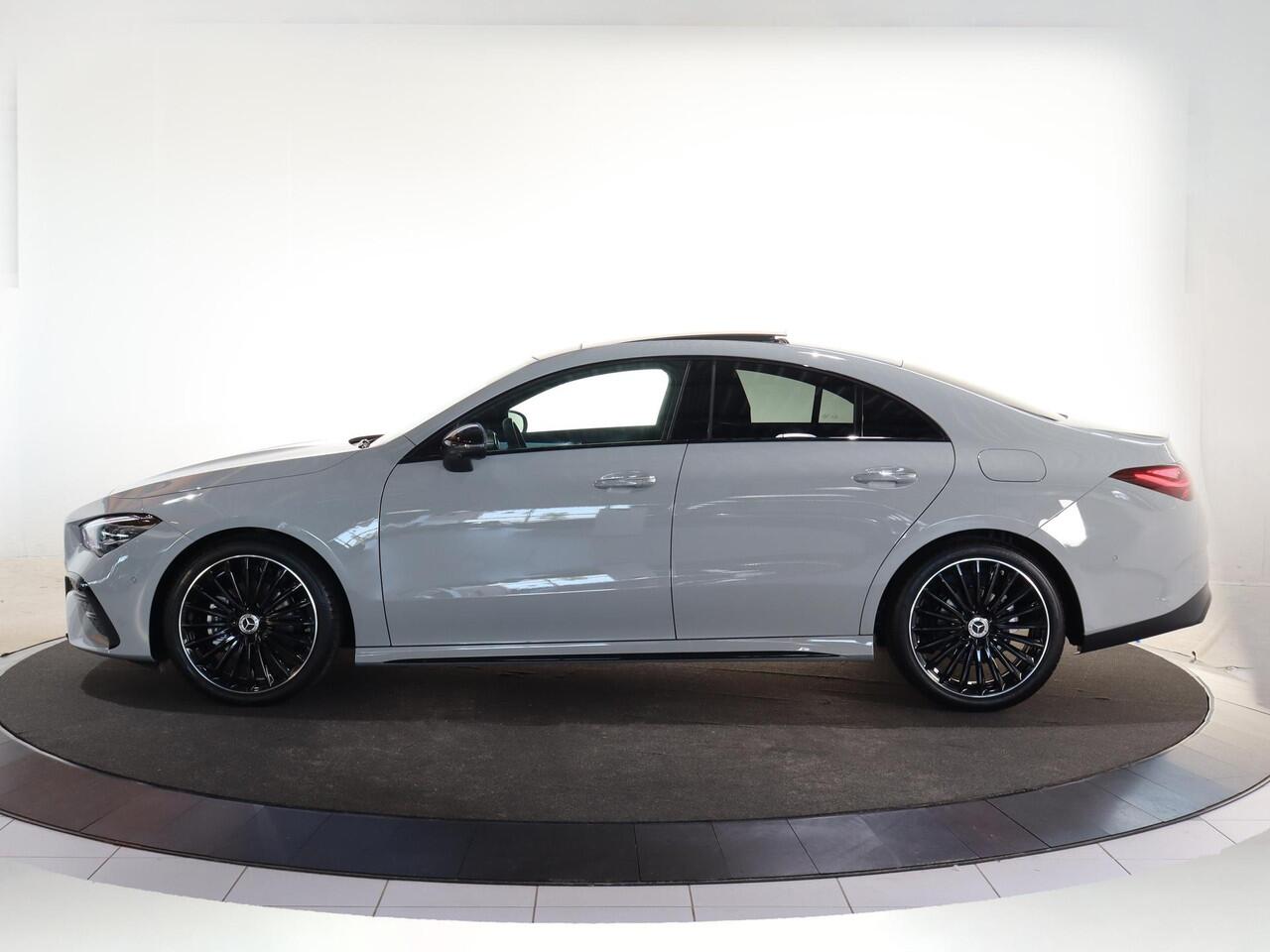 Mercedes-Benz CLA-KLASSE 180 Business Solution AMG | Panoramaschuifdak | AMG Line Plus | Head-up display | Nightpakket | 360° camera | Dodehoekassistent |