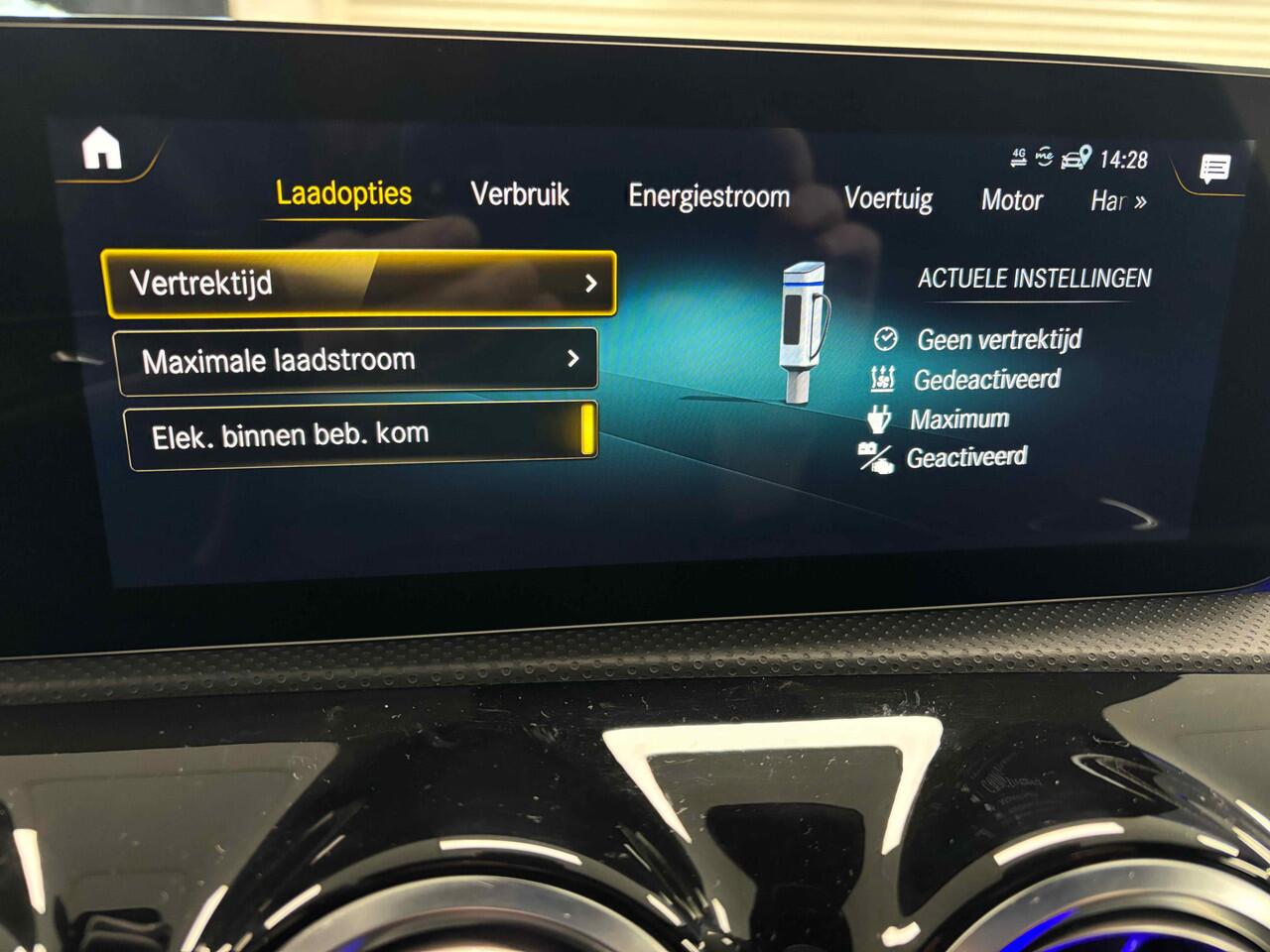 Mercedes-Benz CLA-KLASSE 250 e AMG Panorama Memory Sfeerverl. Keyless go Trekhaak 19" AMG