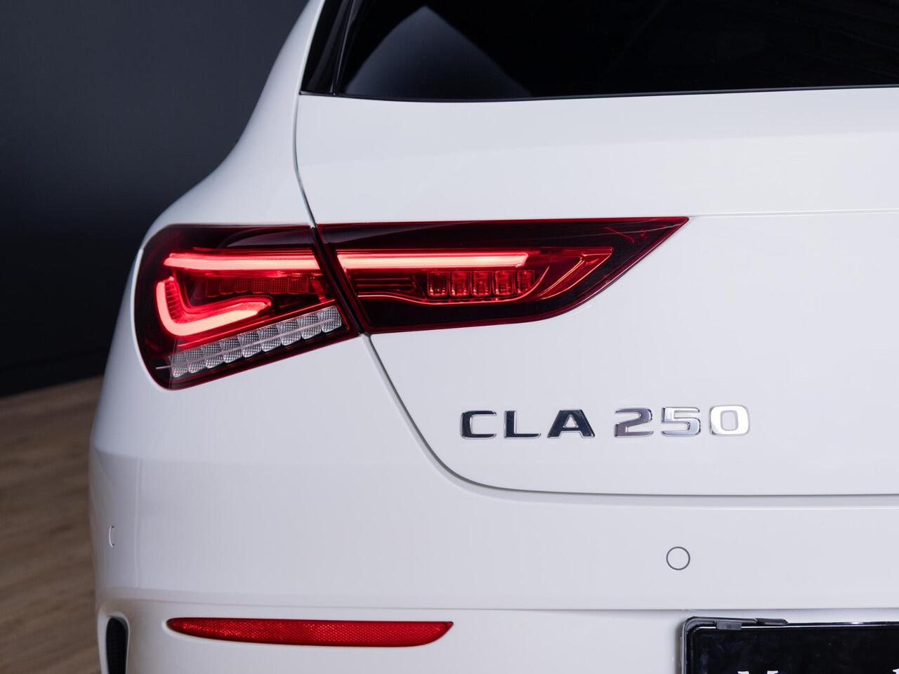 Mercedes-Benz CLA-KLASSE Shooting Brake 250 4MATIC Premium Plus Panorama dak