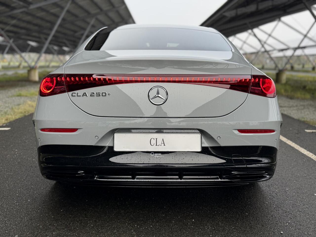 Mercedes-Benz CLA-KLASSE 250+ Launch Edition 85 kWh | Night | Panoramadak | DISTRONIC | Achteruitrijcamera | Dodehoekassistent |