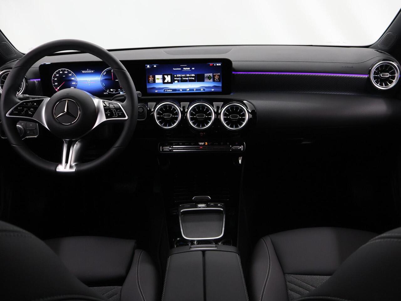 Mercedes-Benz CLA-KLASSE Shooting Brake 250e Star Edition | Easypack - achterklep | Keyless go | Achteruitrijcamera | Stoelverwarming | Sfeerverlichting |