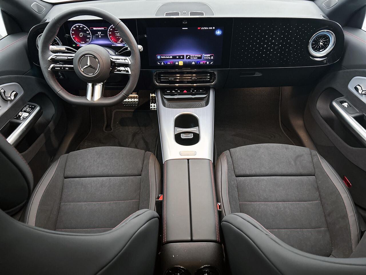 Mercedes-Benz CLA-KLASSE 250+ Launch Edition 85 kWh | Smartphone integratie | Multibeam LED | Memorypakket | Adaptieve Cruisecontrol | Nightpakket | Warmtepomp | Panoramadak | Sierdelen aluminium |