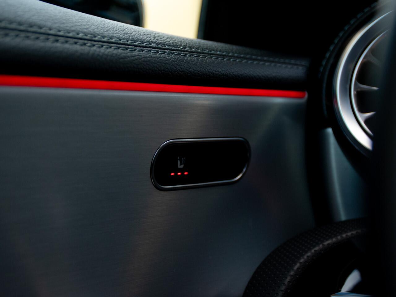 Mercedes-Benz CLA-KLASSE 180 AMG Line | Pano | Adaptieve Cruise | Camera