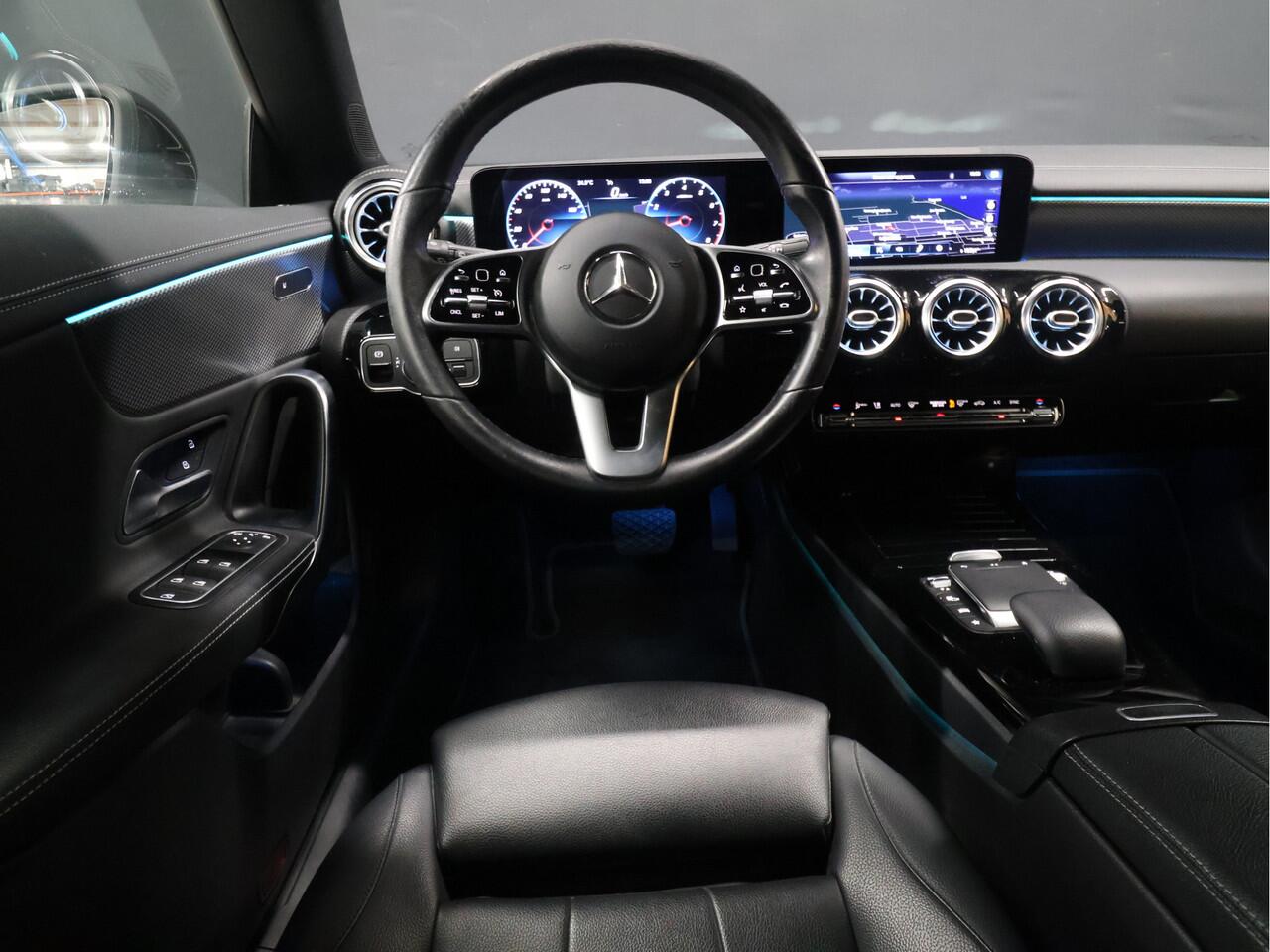 Mercedes-Benz CLA-KLASSE Shooting Brake 180 Luxury Line *WEEKAANBIEDING*[CAMERA, SFEERVERLICHTING, LEDER, STOELVERWARMING, ELEKTRISCHE ACHTERKLEP, NIEUWSTAAT]