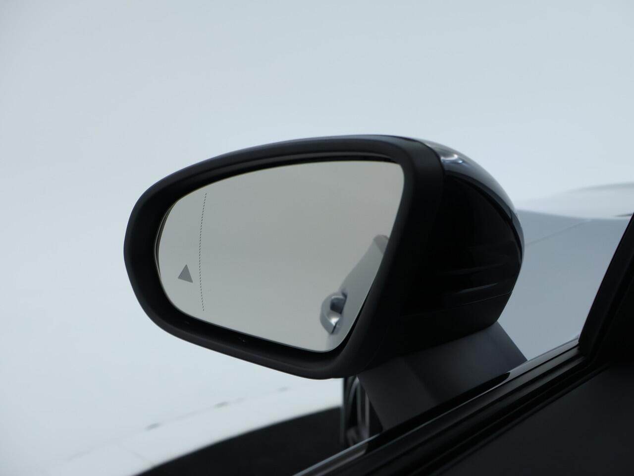 Mercedes-Benz CLA-KLASSE Shooting Brake 250 e Business Solution AMG | Trekhaak | AMG Line Plus pakket | Nightpakket | Parkeerpakket met 360°-camera | EASY PACK achterklep | Head-up display | Dodehoekassistent | Verwarmde stoelen vooraan |