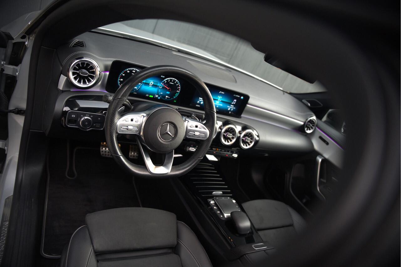 Mercedes-Benz CLA-KLASSE Shooting Brake 250 e Edition | AMG Line | Panoramadak | Stoelverwarming | Camera | Keyless | Ambiance Verlichting | Cruise Control | Multibeam LED | BTW |