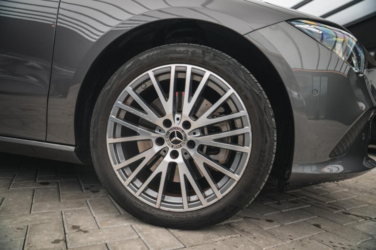 Mercedes-Benz CLA-KLASSE CLA 250 E PANO LAGE KM STAND