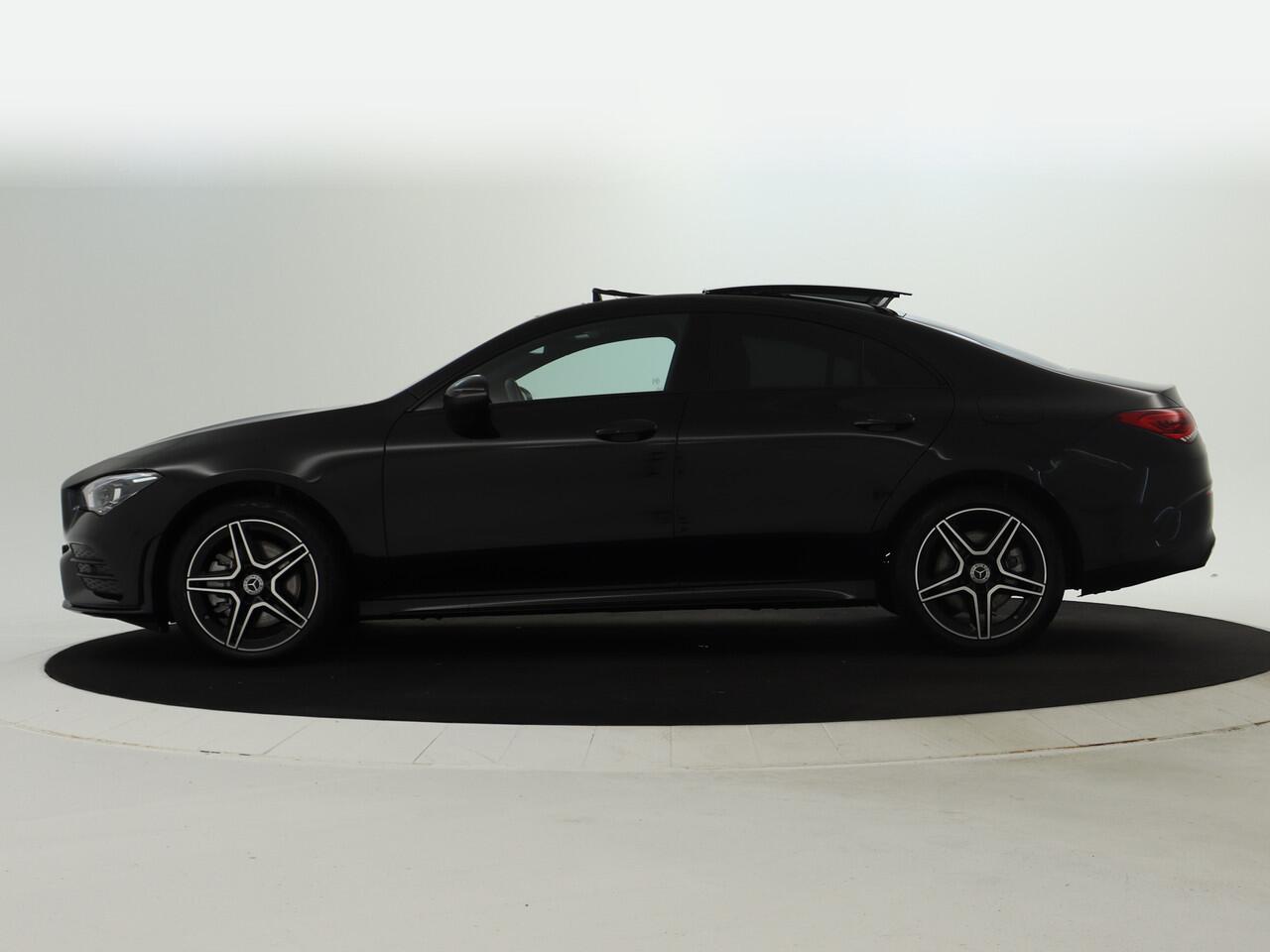 Mercedes-Benz CLA-KLASSE 250 e AMG Plug-In Hybride | AMG Line | Night Pakket | Panorama Schuif-Kanteldak | Sfeerverlichting | Inclusief 24 maanden MB Certified garantie voor Europa.