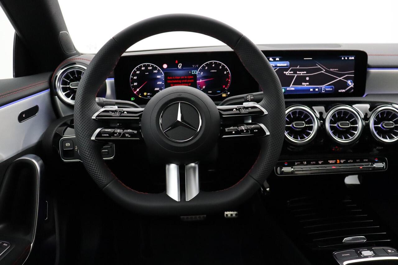 Mercedes-Benz CLA-KLASSE 180 AMG Line | Premium Pakket | Night Pakket | Panoramadak | MULTIBEAM LED Koplampen | Dodehoekassistent | Advanced Sound System | Sfeerverlichting |