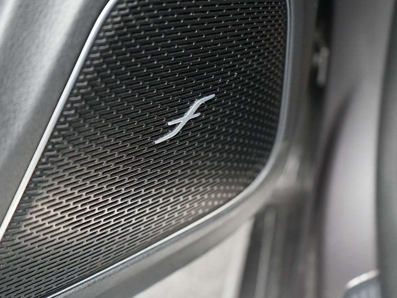 Mercedes-Benz CLA-KLASSE Shooting Brake 250 e AMG Plug In Hybrid 218pk Dealer O.H PHEV | Trekhaak Af Fabriek | Panodak | Burmester Sound | Adaptive Cruise | Alcantara Sportstoelen Verwarmd | Sfeerverlichting | WideScreen | Navigatie |