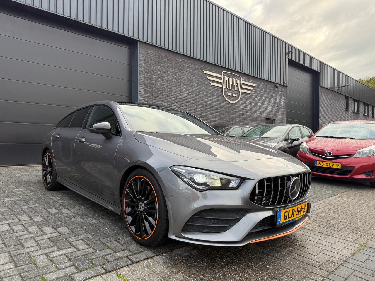 Mercedes-Benz CLA-KLASSE Shooting Brake 200 Premium Plus | 1E EIGENAAR | 12MND GARANTIE | ORANGE EDITION | PANO | CARPLAY | SFEERVERLICHTING | DASHCAM | AUTOMAAT | LED | AFSTANDSPILOT PLUS |