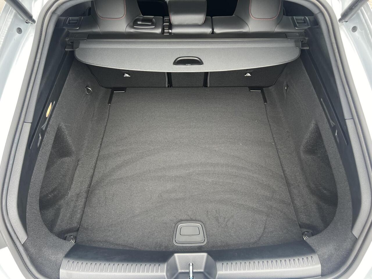 Mercedes-Benz CLA-KLASSE Shooting Brake 180 Star Edition AMG LIMITED | Night Pakket | Panoramadak | Trekhaak | Apple CarPlay | Android Auto | Sfeerverlichting | Stoelverwarming | Achteruitrijcamera | Parkeersensoren | Elektrisch inklapbare buitenspiegels