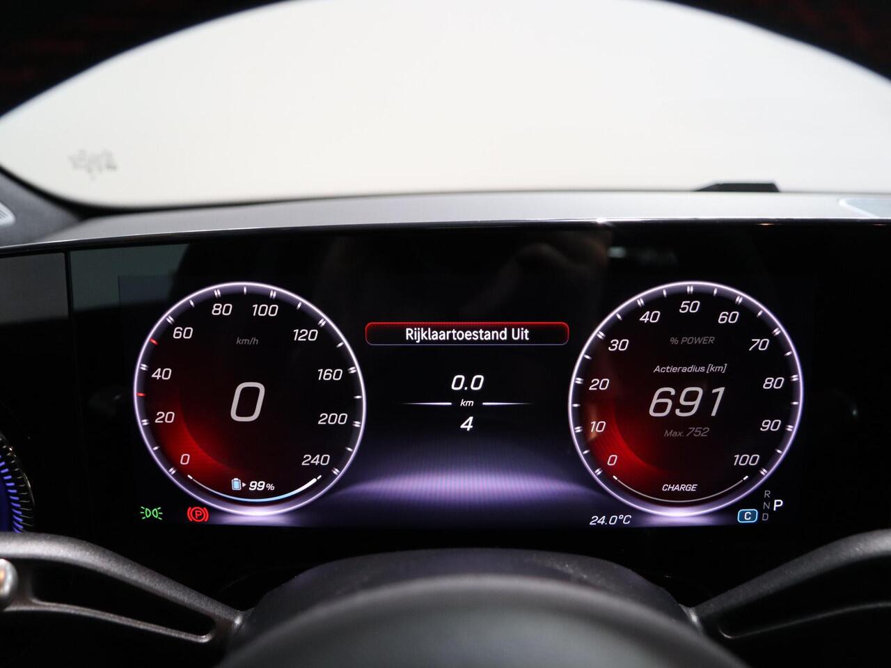 Mercedes-Benz CLA-KLASSE 250+ Launch Edition 85 kWh | Night | Panoramadak | Stoelverwarming | DISTRONIC | Achteruitrijcamera | Trekhaak |