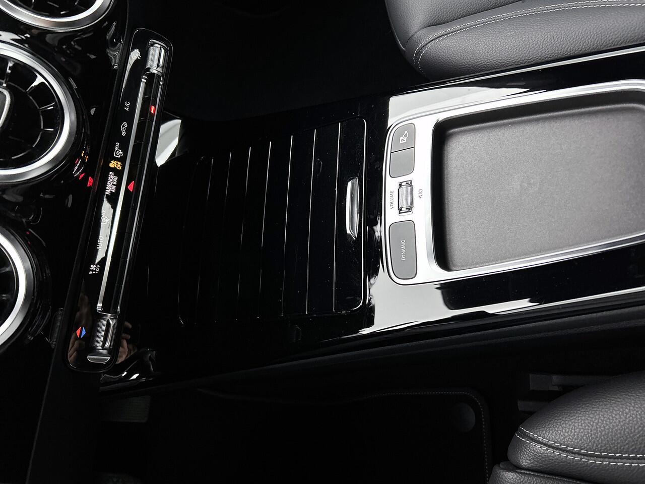 Mercedes-Benz CLA-KLASSE 180 Business Line | Trekhaak | Cruise Control | Stoelverwarming | Inclusief 24 maanden MB Certified garantie voor Europa.