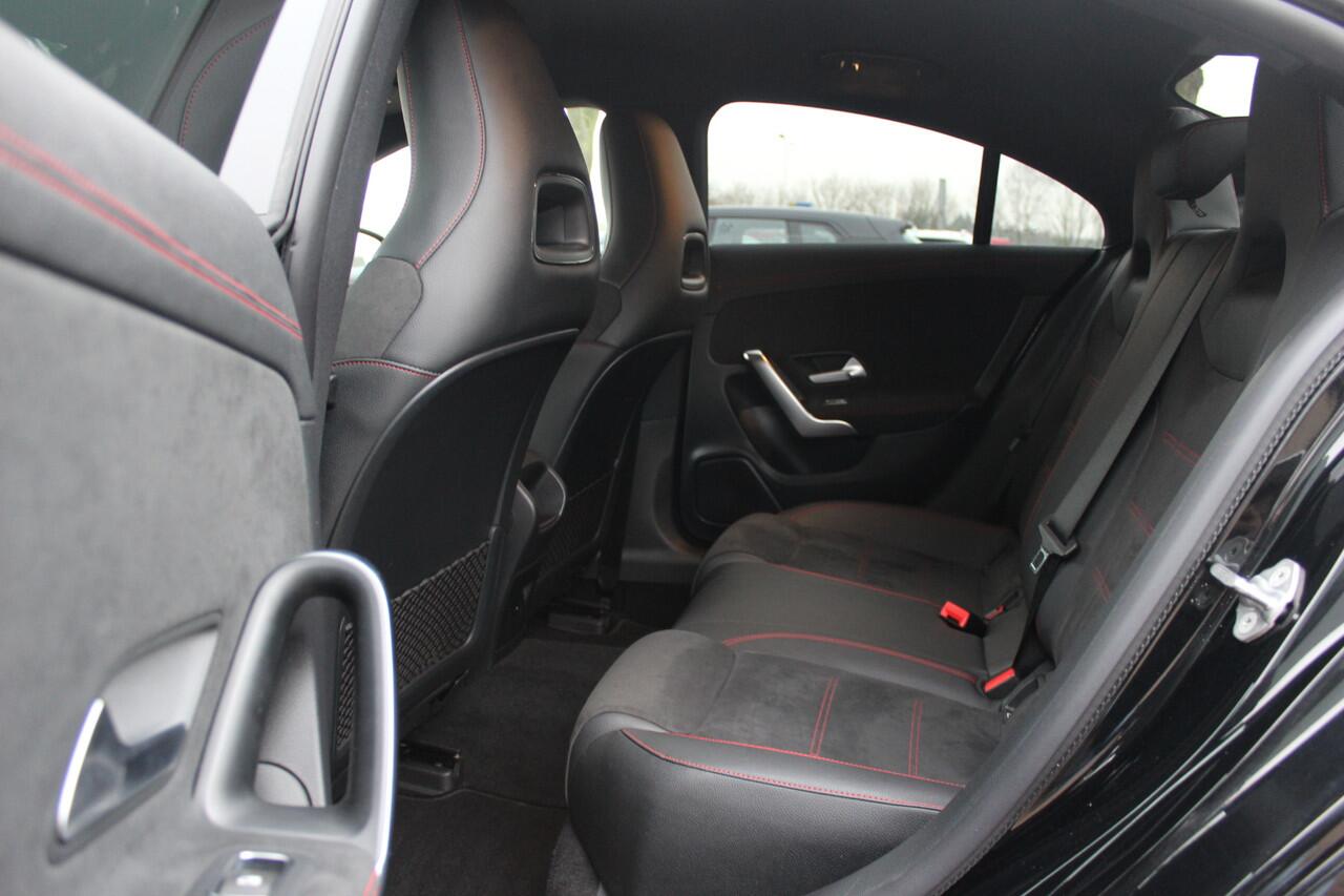 Mercedes-Benz CLA-KLASSE 250 e Business Solution AMG Limited / Camera / Sfeerverlichting / CarPlay / 18'' / Navigatie / Stoelverwarming / DAB / Cruise Control