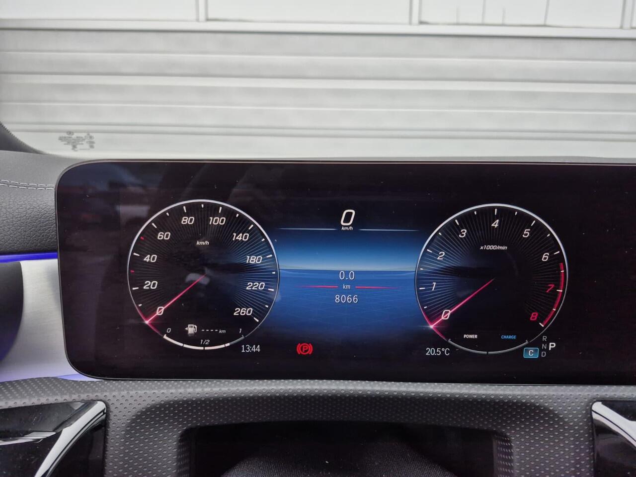 Mercedes-Benz CLA-KLASSE Shooting Brake 180 AMG Line | Panoramadak | Burmester