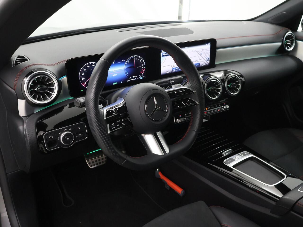 Mercedes-Benz CLA-KLASSE Shooting Brake 250e Star Edition AMG Line | Panorama schuifdak | MULTIBEAM LED | Nightpakket | Sfeerverlichting | Multispaak Velgen