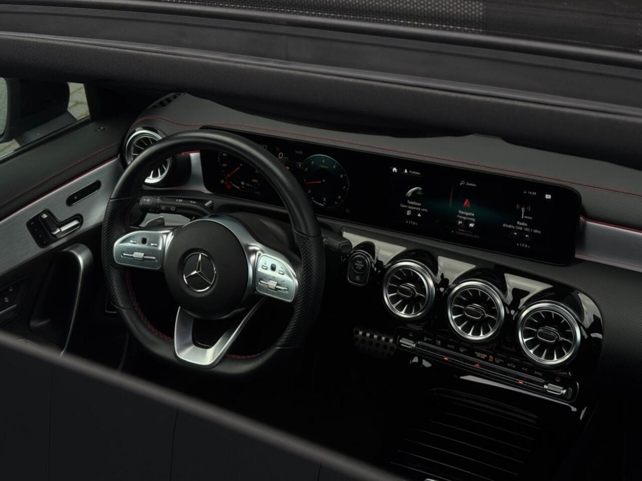 Mercedes-Benz CLA-KLASSE Shooting Brake 180 Bns Sol. AMG FULL PANO SFEER NAVI CAMERA