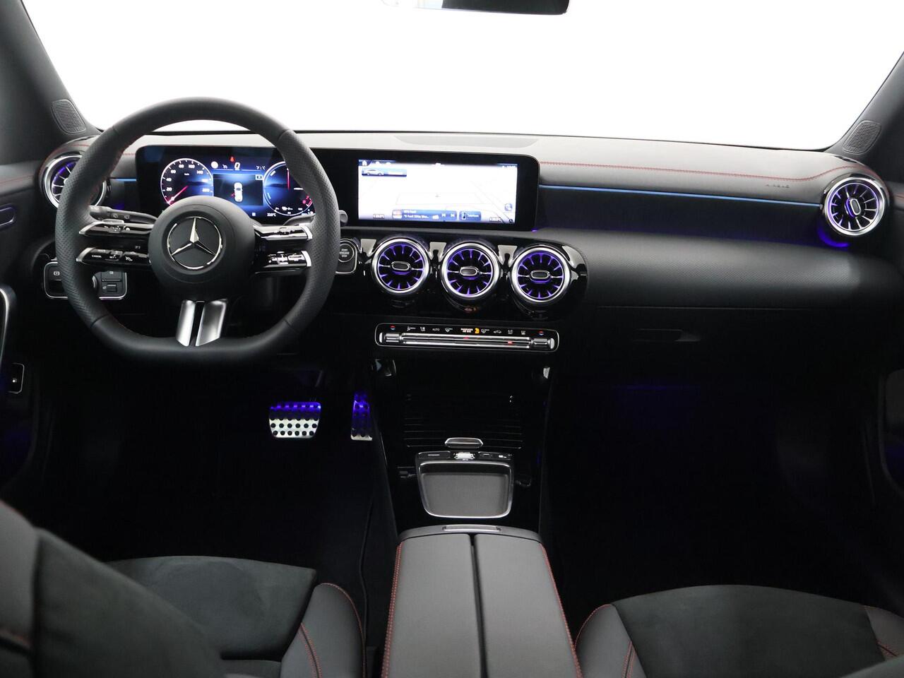 Mercedes-Benz CLA-KLASSE Shooting Brake 250e Business Solution AMG | Nightpakket | Panoramadak | Parkeercamera | Stoelverwarming | Keyless Entry/Go |